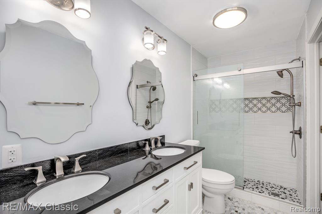 916 VILLAGE Way, South Lyon, MI 48178 — Photo 20