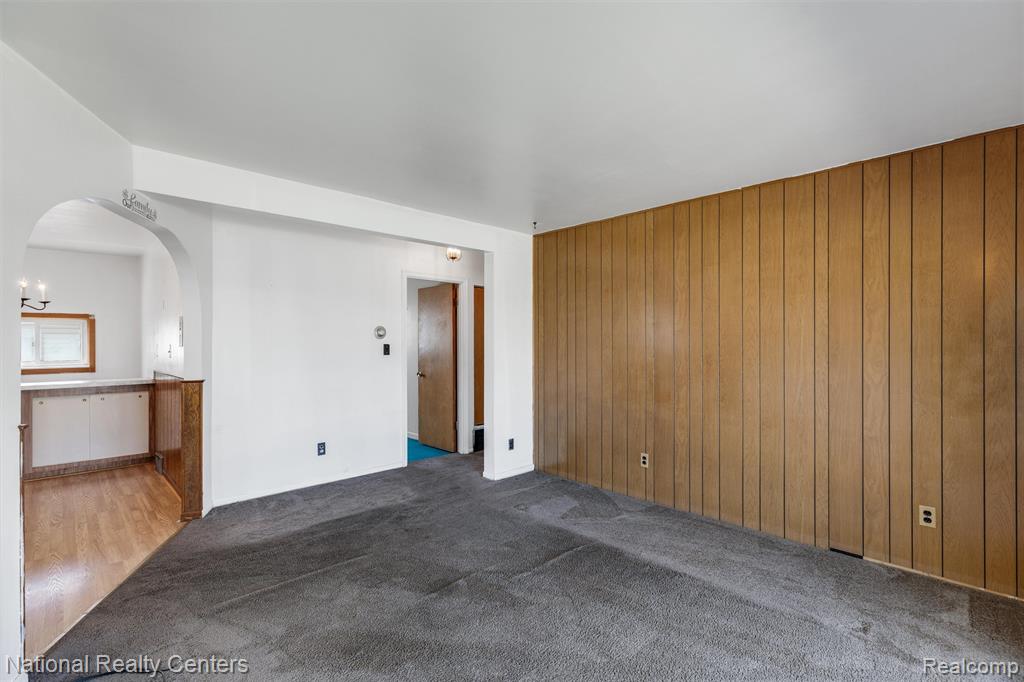 822 Bernie Lane, Madison Heights, MI 48071 — Photo 2