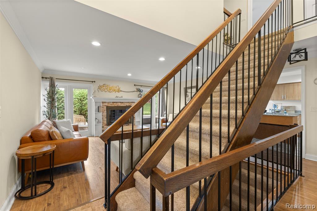 3011 Lindenwood Drive, Dearborn, MI 48120 — Photo 4