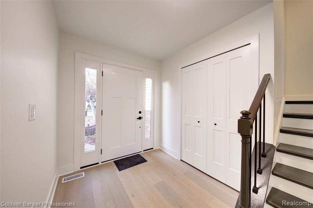 5076 Tyler Drive, Troy, MI 48085 — Photo 12