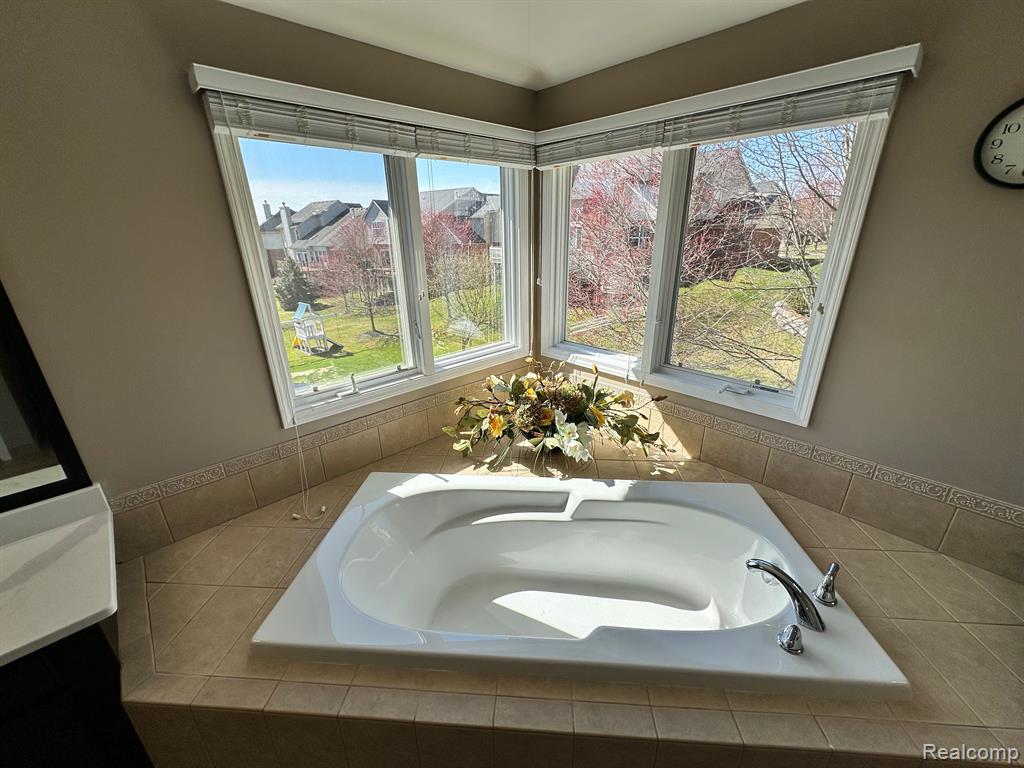 16983 COURVILLE Drive, Northville, MI 48168 — Photo 57