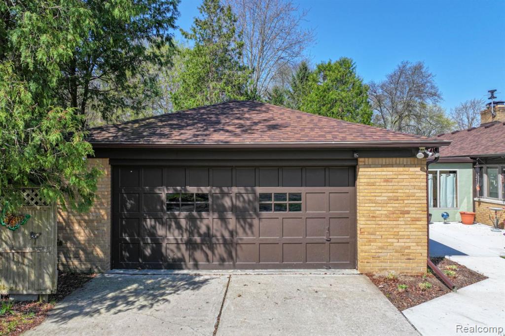 6214 Hugh Street, Burton, MI 48509 — Photo 57