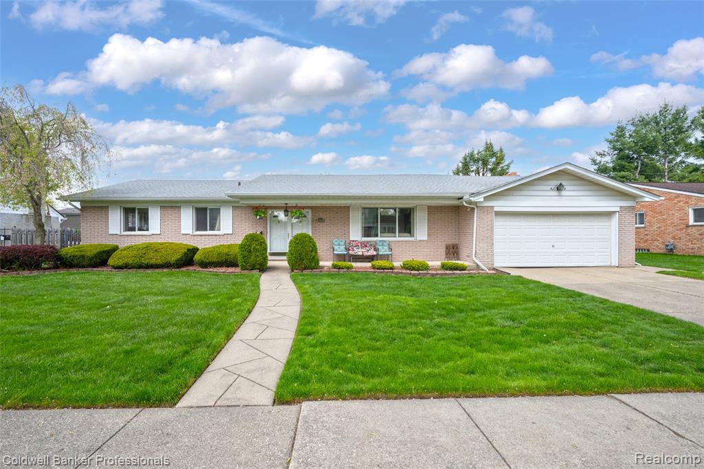 23305 N Rosedale Court, Saint Clair Shores, MI 48080