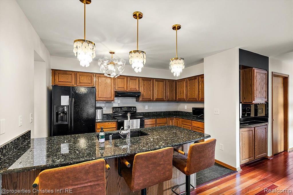 8241 LAKE PINE Drive, Commerce Twp, MI 48382 — Photo 13