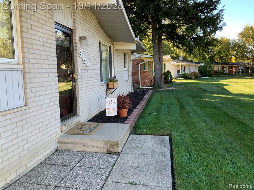 9130 E Bassett Court, Livonia, MI 48150 — Photo 5