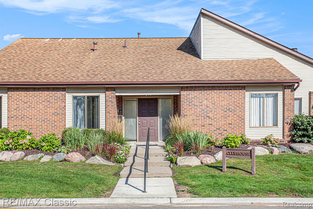6619 Ridgefield Circle, 205, West Bloomfield, MI — Photo 17