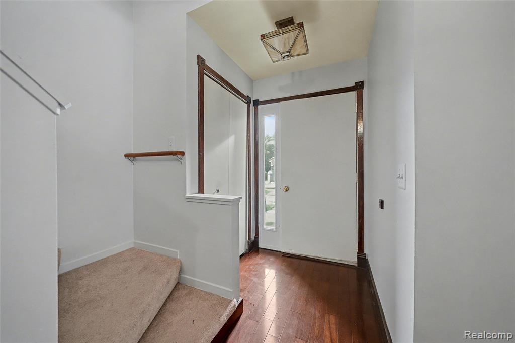 705 Preston Court, Rochester Hills, MI 48307 — Photo 4
