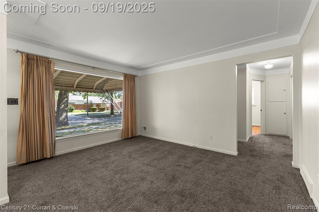 9001 Leverne, Redford, MI 48239 — Photo 5