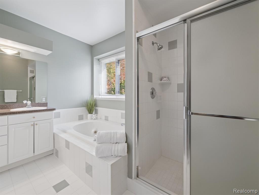 4435 Driftwood Drive, Commerce Twp, MI 48382 — Photo 24