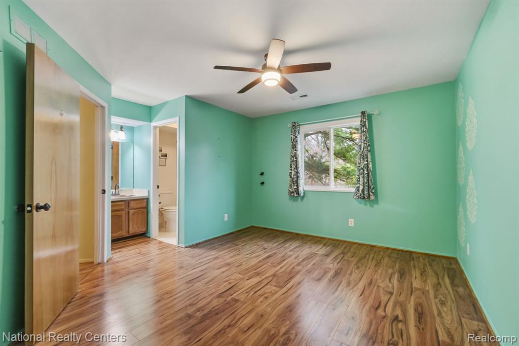 924 Saybrook Drive, Waterford, MI 48327 — Photo 15