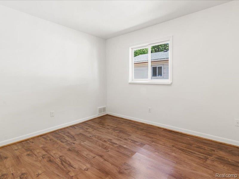 9255 Sylvia Street, Taylor, MI 48180 — Photo 18