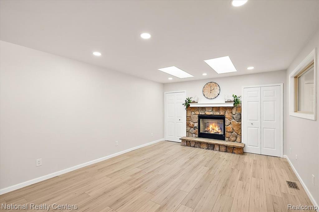 1938 Beverly Street, Keego Harbor, MI 48320 — Photo 33
