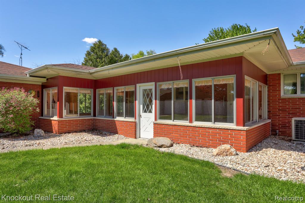 275 S Airport Road, Saginaw, MI 48601 — Photo 40