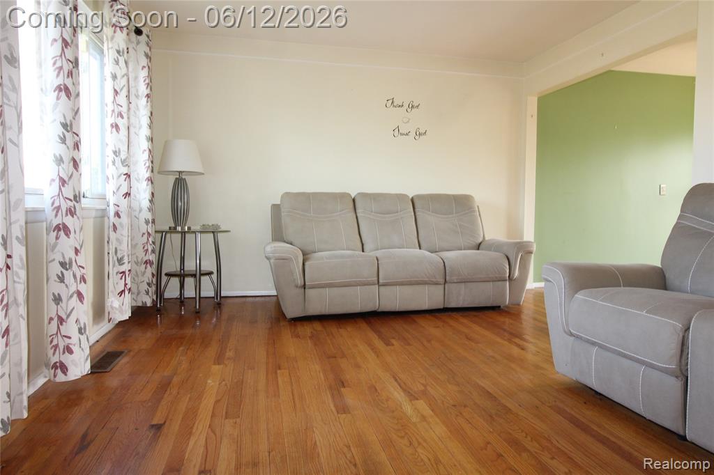 20165 Merle Court, Clinton Twp, MI 48035 — Photo 2