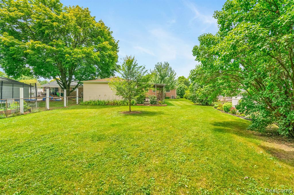 9705 HAMILTON Street, Belleville, MI 48111 — Photo 28