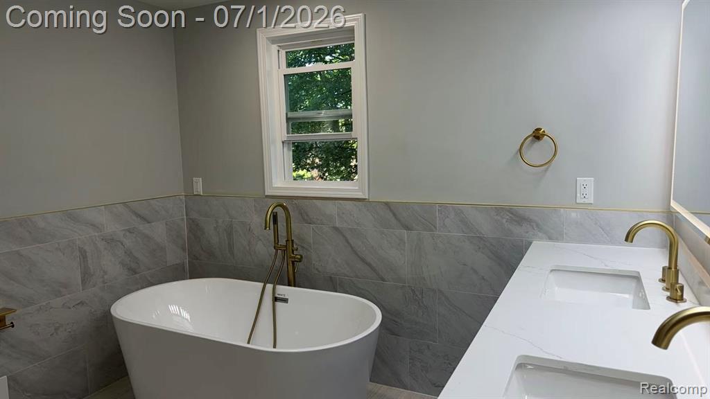3874 Burkoff Drive, Troy, MI 48084 — Photo 10