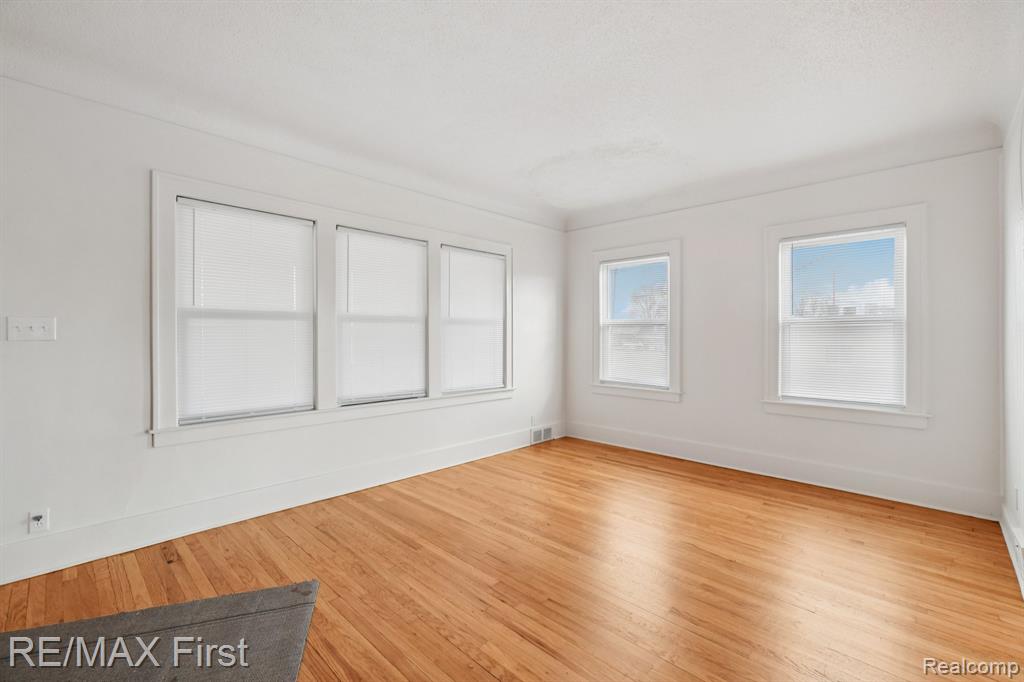 7726 Coolidge, Center Line, MI 48015 — Photo 3