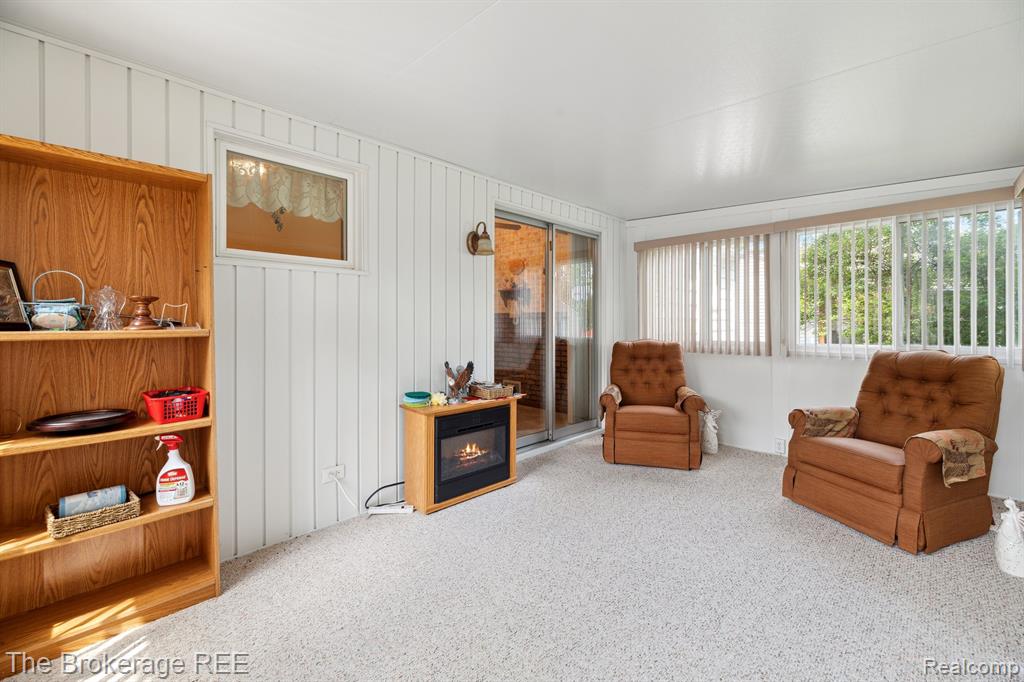 812 E Atherton Road, Flint, MI 48507 — Photo 16