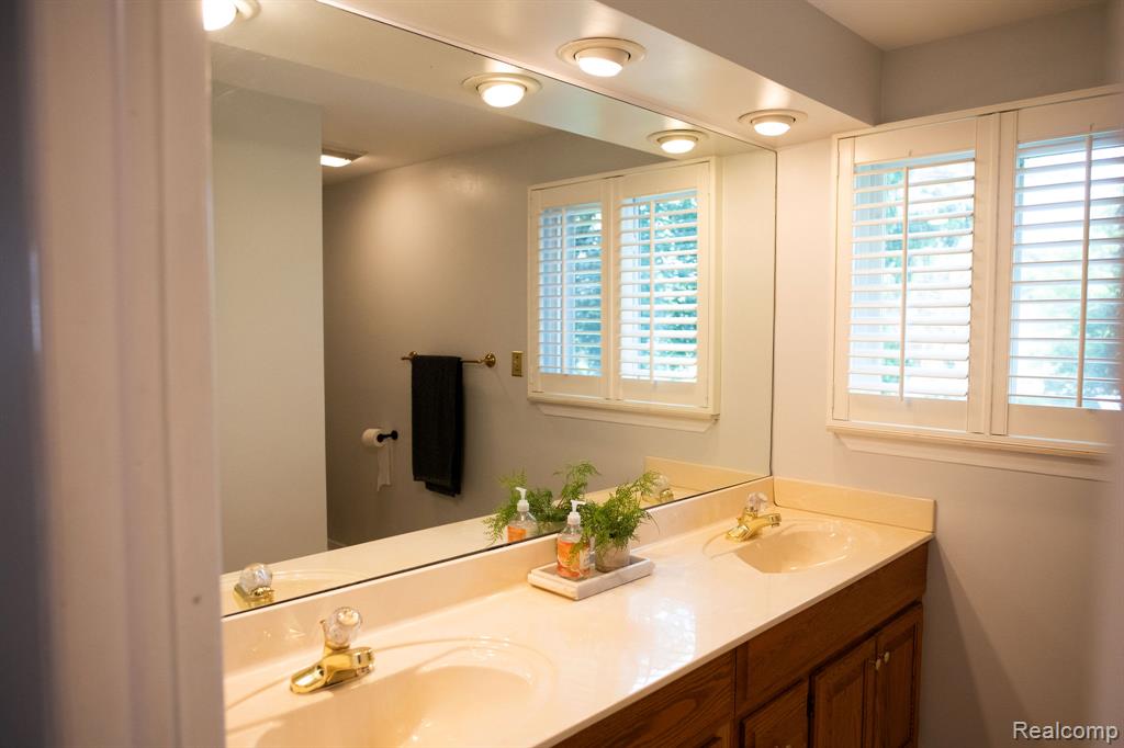 14922 Robinwood Drive, Plymouth, MI 48170 — Photo 52