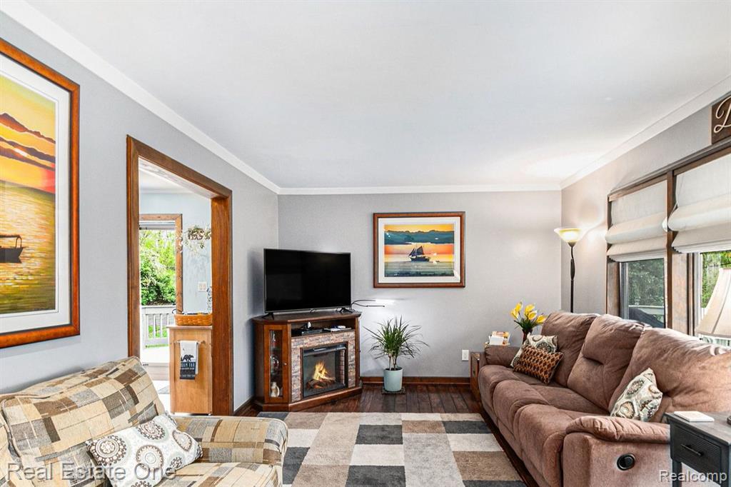 7529 BISHOP Road, Brighton, MI 48116 — Photo 3