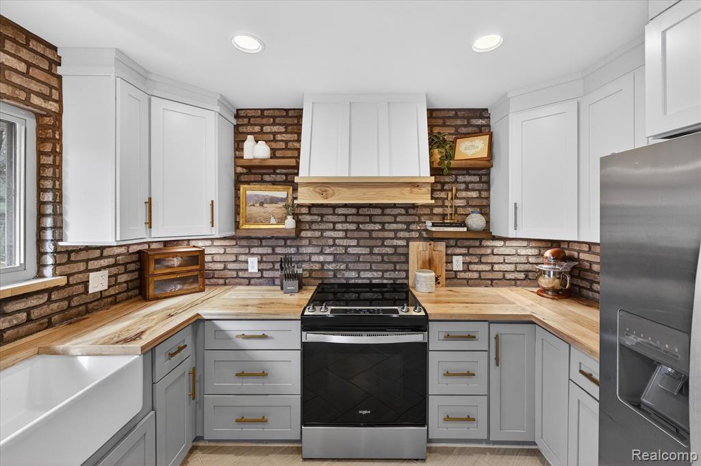 933 Abbey Lane, Milford, MI 48381 — Photo 14