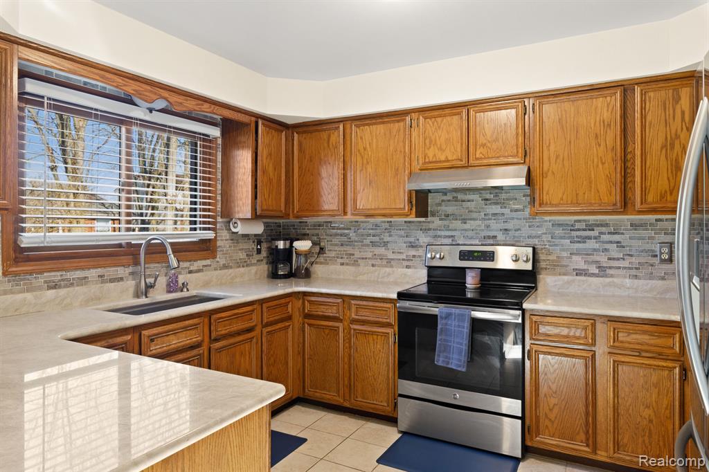 47387 MEADOWBROOK Drive, Macomb, MI 48044 — Photo 10