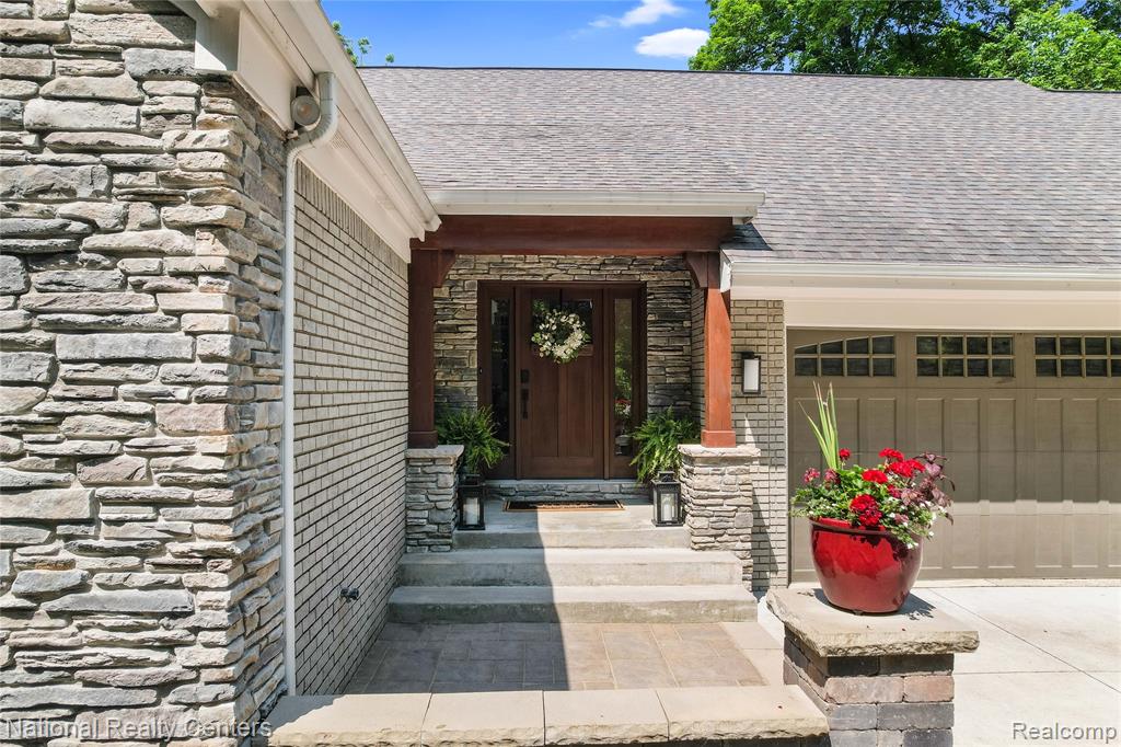 11500 Lisa Lori Lane, South Lyon, MI 48178 — Photo 4
