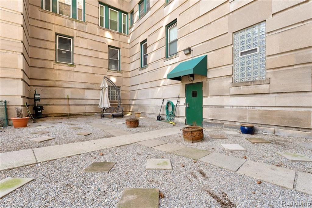 8120 E JEFFERSON Avenue, 3F, Detroit, MI 48214 — Photo 31