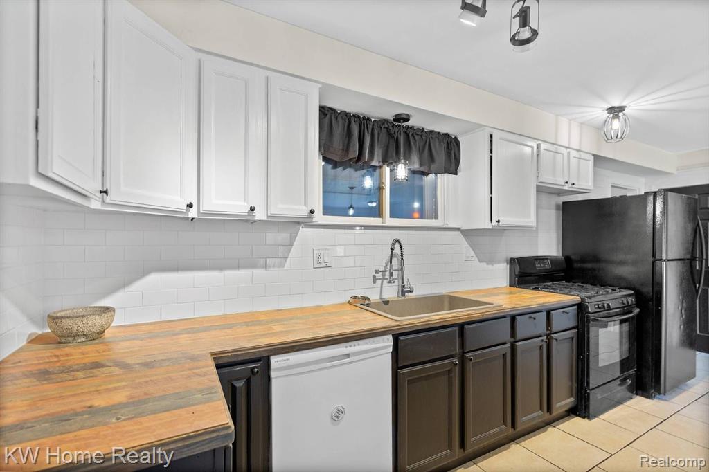 629 E CREST Lane, South Lyon, MI 48178 — Photo 10