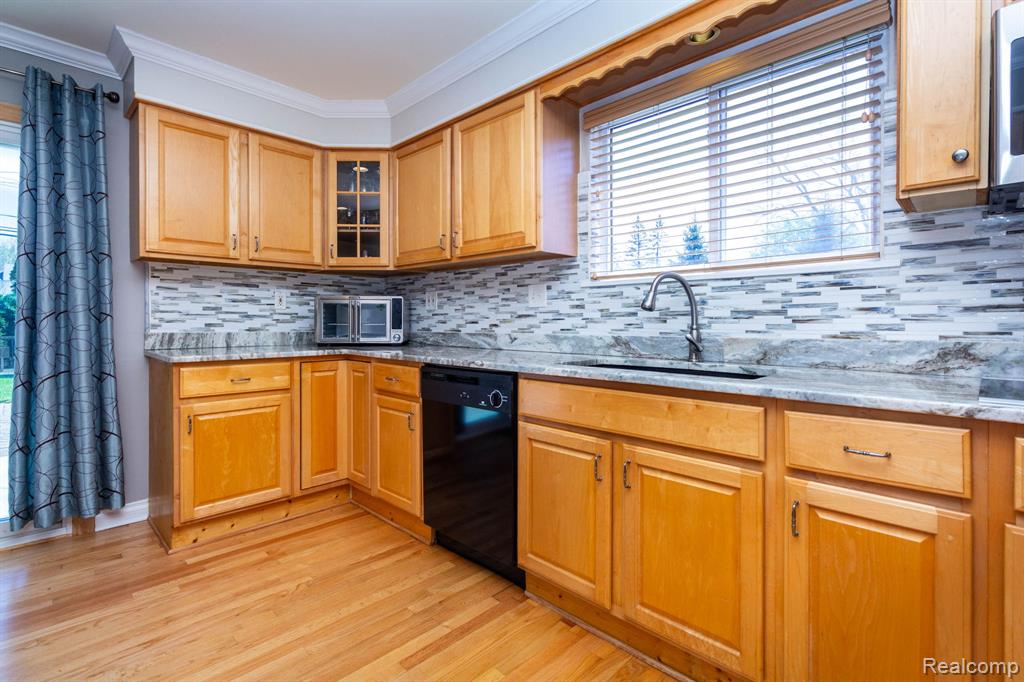 27948 Green Willow Street, Farmington, MI 48331 — Photo 21