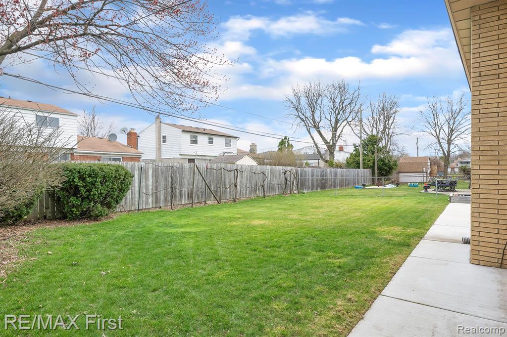 4191 ANGELINE Drive, Sterling Heights, MI 48310 — Photo 32