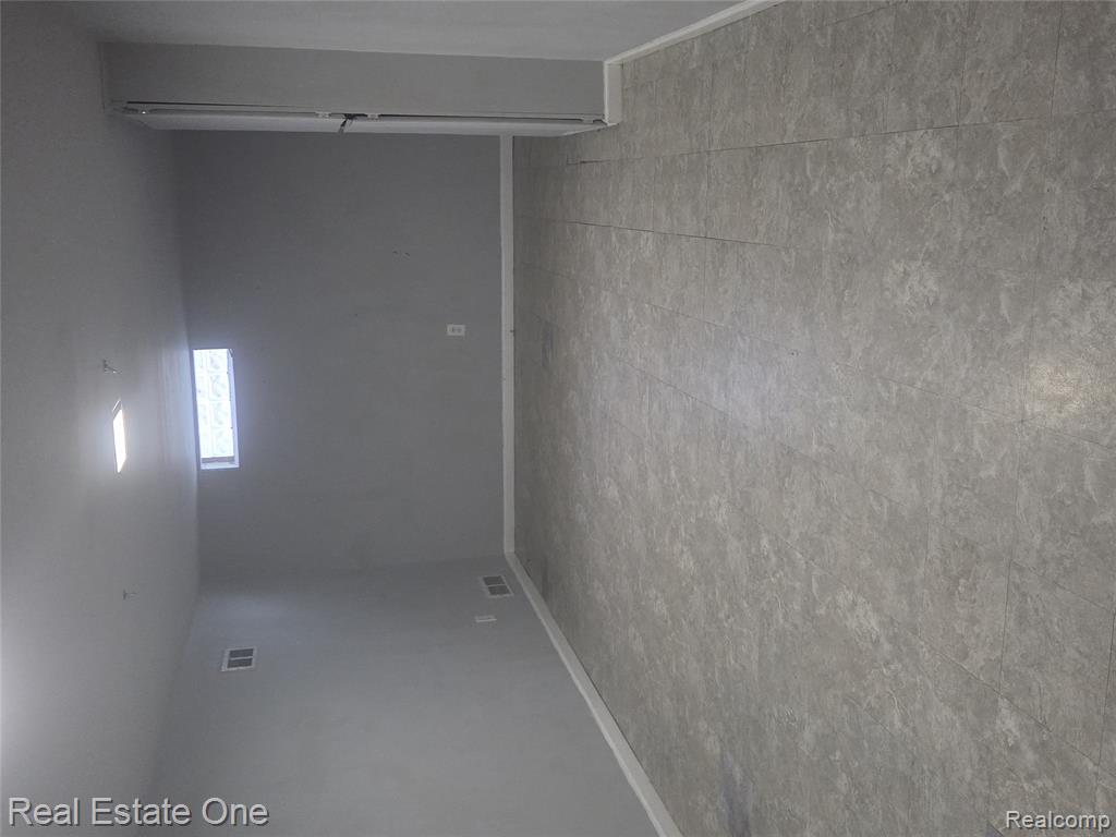 23654 WHITLEY Drive, Clinton Twp, MI 48035 — Photo 14