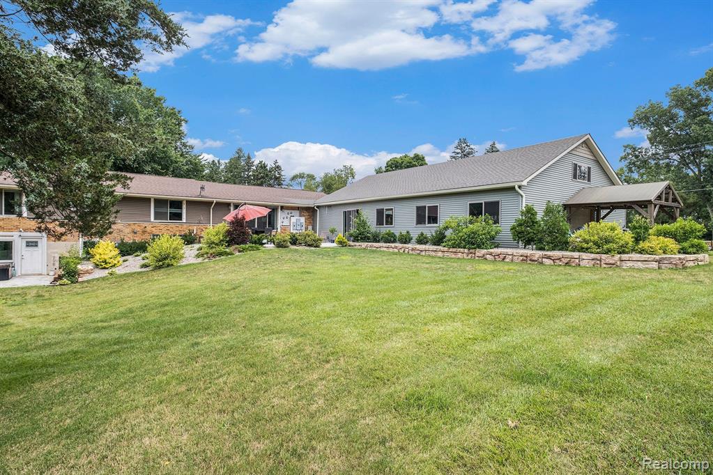 8266 Twilight Lane, Brighton, MI 48116 — Photo 31