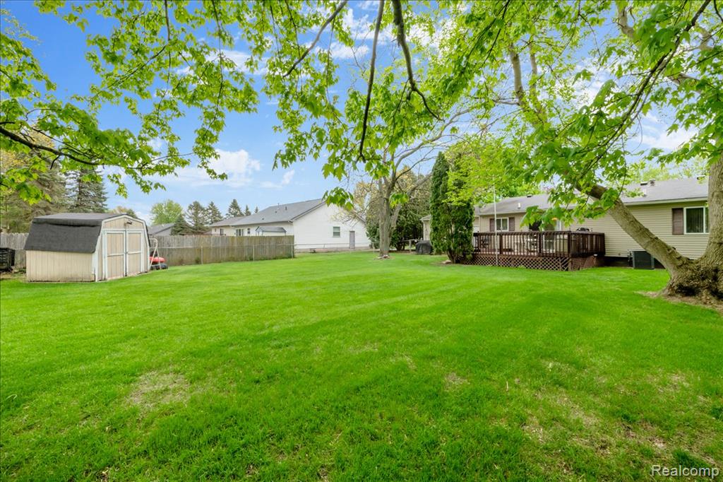 6332 Windham Place, Grand Blanc, MI 48439 — Photo 33