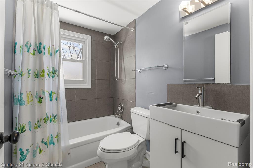 637 Ironwood Drive, Ann Arbor, MI 48103 — Photo 17