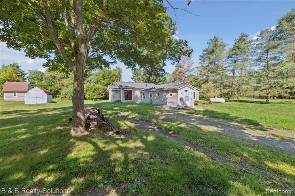 5159 Millis Road, North Branch, MI 48461 — Photo 38