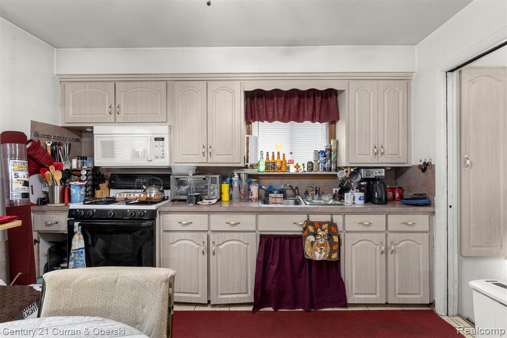 7254 Mayfair Street, Taylor, MI 48180 — Photo 12
