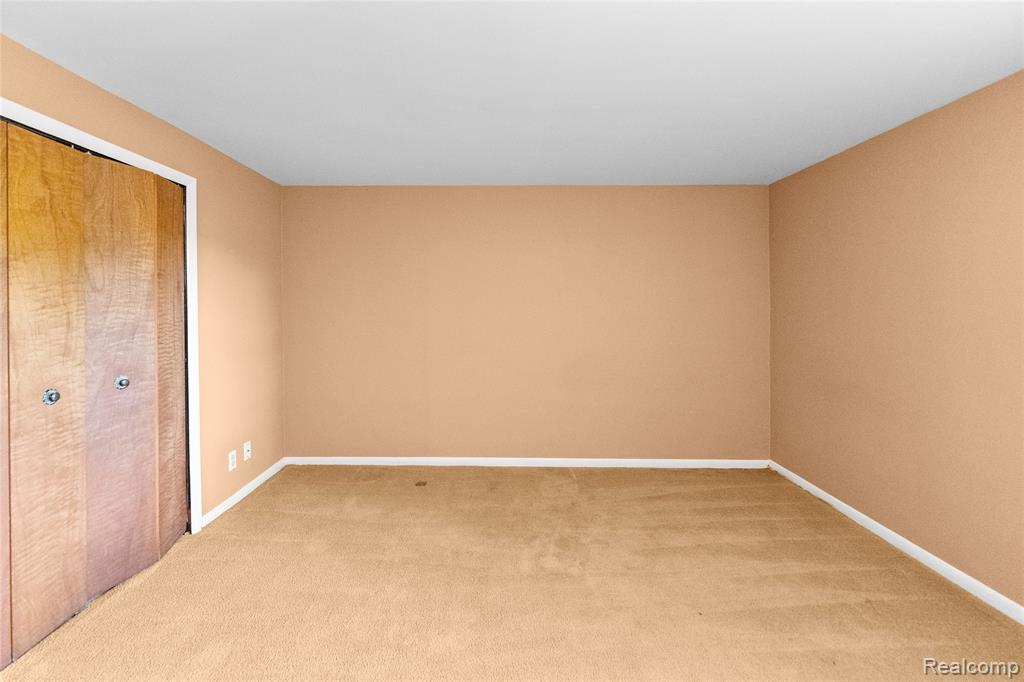 2354 Grove Park Road, Fenton, MI 48430 — Photo 28