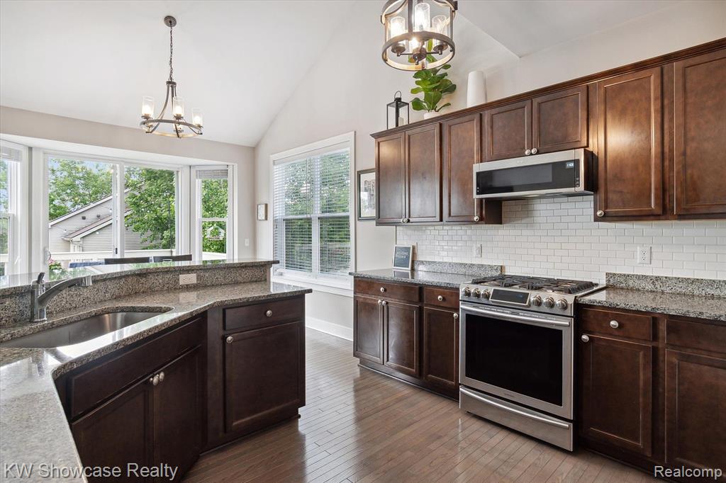540 NAPA VALLEY Drive, Milford, MI 48381 — Photo 15