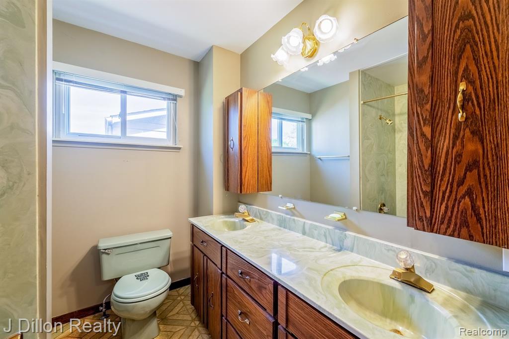 9121 TAVISTOCK Drive, Plymouth, MI 48170 — Photo 31