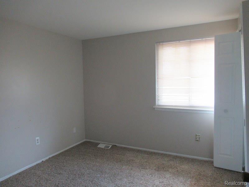43120 Chaucer Drive, Sterling Heights, MI 48313 — Photo 11