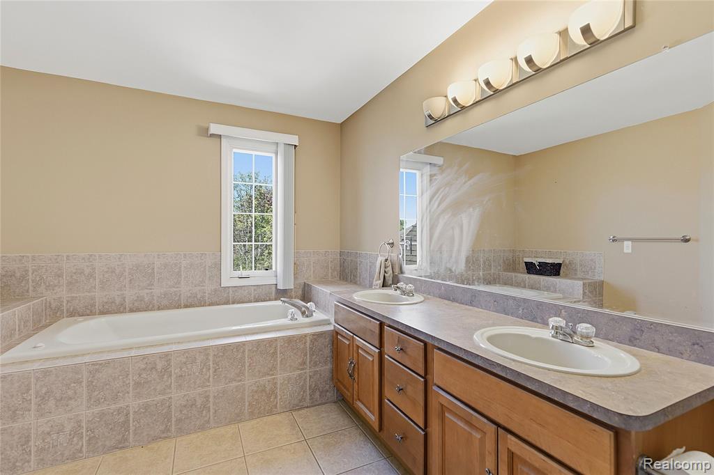 50426 Chief Drive, Macomb, MI 48044 — Photo 29