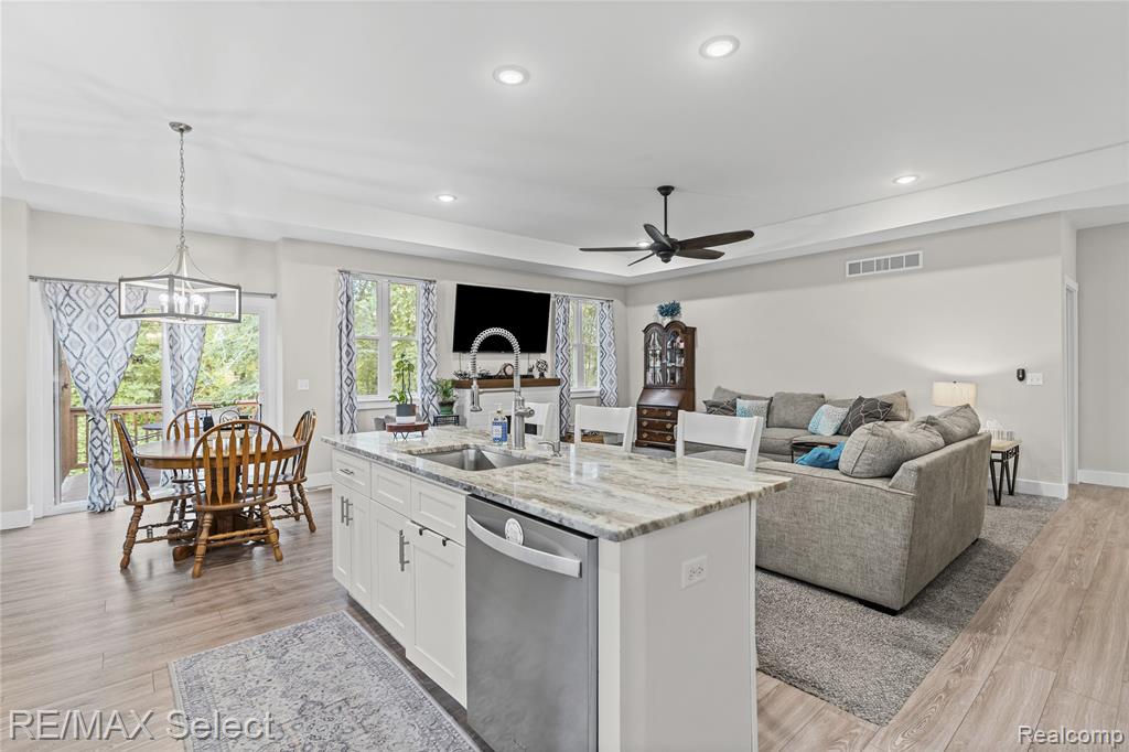 3127 Harbor Pointe Circle, Fenton, MI 48430 — Photo 17