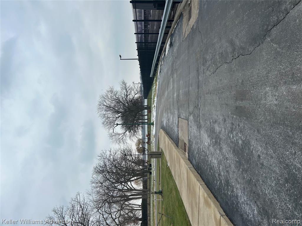 8900 E Jefferson Avenue, 323, Detroit, MI 48214 — Photo 6