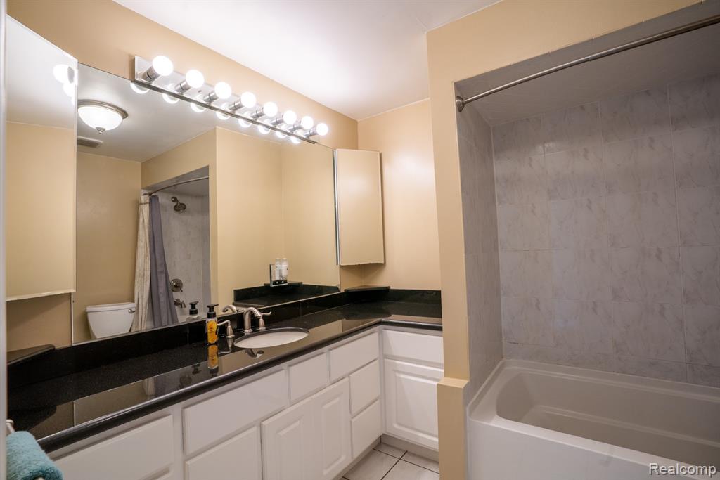 4205 Harding Street, Dearborn Heights, MI 48125 — Photo 19