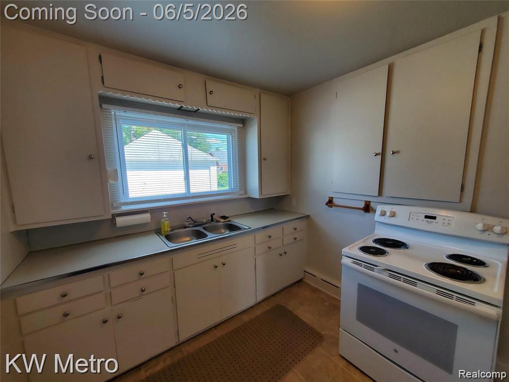 27096 Hampden Street, Madison Heights, MI 48071 — Photo 3