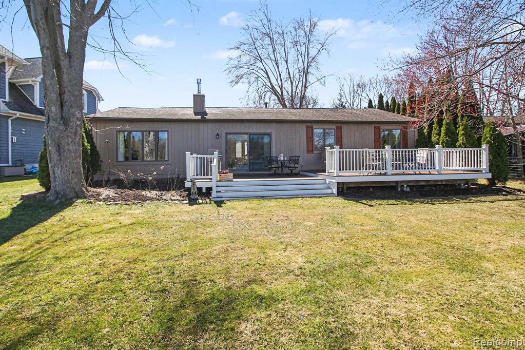 11591 PLEASANT VIEW Drive, Pinckney, MI 48169 — Photo 12