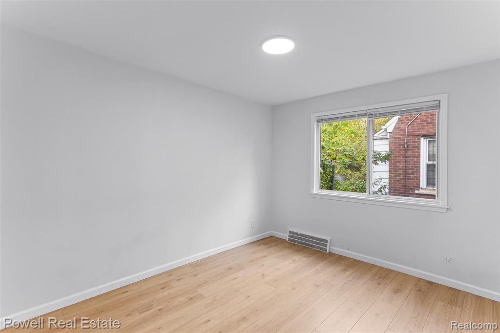 9015 Cloverlawn Street, Detroit, MI 48204 — Photo 20