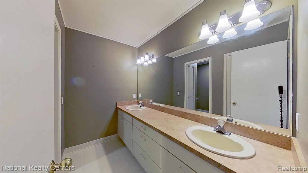 4392 STONEVIEW Drive, West Bloomfield, MI — Photo 47