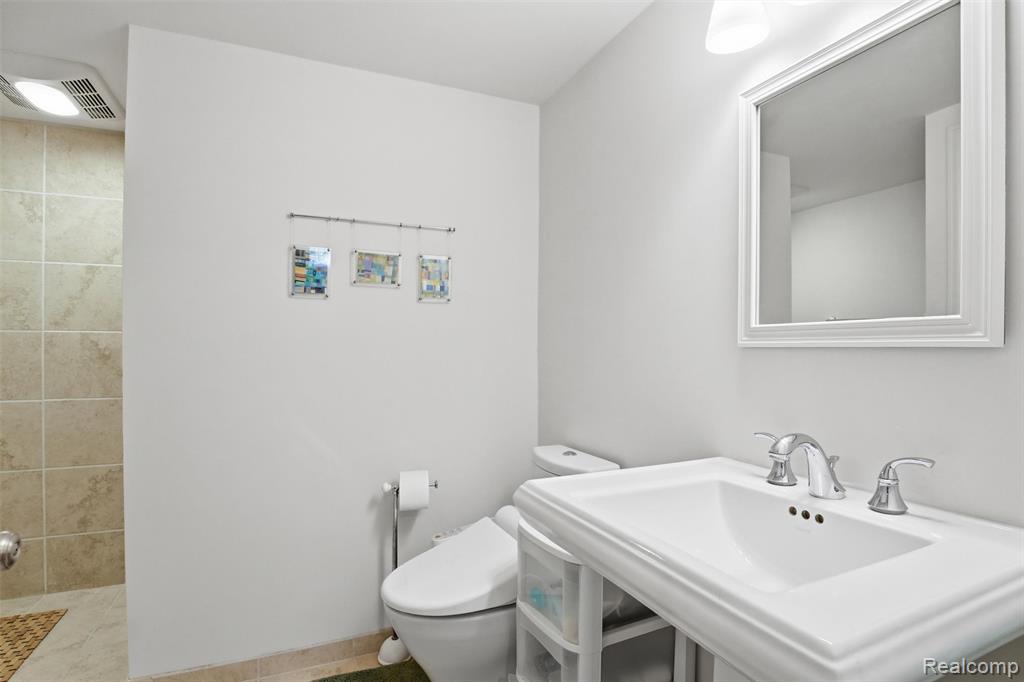 628 Green Road, Ann Arbor, MI 48105 — Photo 31